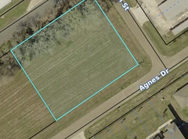 Agnes Drive lot: Ac, Breaux Bridge, LA 70517