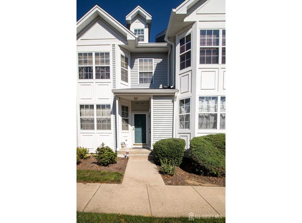 1206 Blossom Circle, South Brunswick, NJ 08810