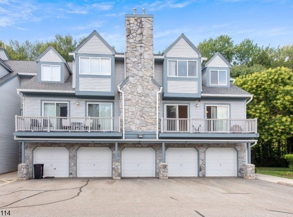 66 Garden Ct, Roxbury Twp., NJ 07876-1254