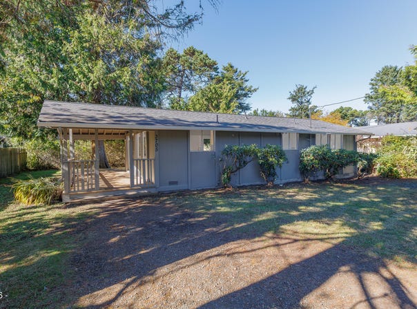 3705 Sea Mist Avenue, Depoe Bay, OR 97341