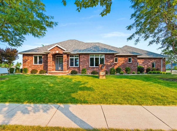 2407 RED TAIL Glen, DE PERE, WI 54115-1641