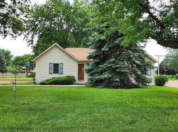 1301 W 11th, Yankton, SD 57078