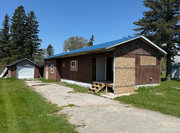 345 N Maple Street, Manistique, MI 49854