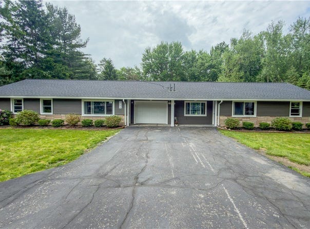 8796 Evergreen Drive, Mentor, OH 44060