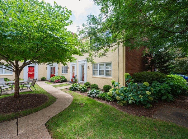 6833 Meade St, Point Breeze, PA 15208