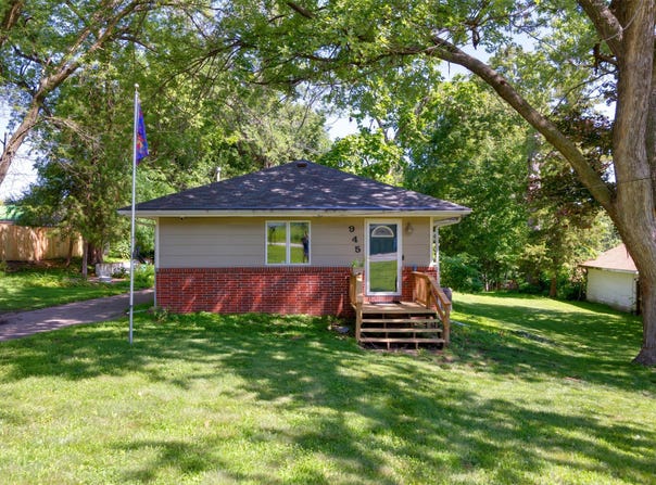 945 NW Aurora Avenue, Des Moines, IA 50313
