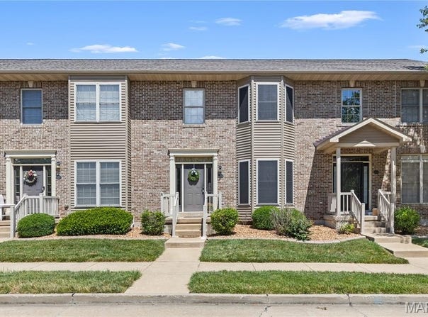 521 Queens Court Place, St Peters, MO 63376