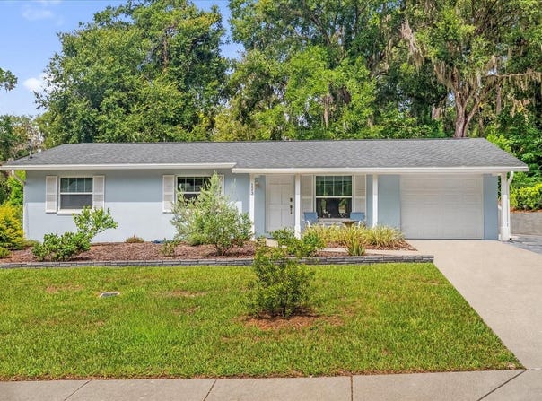 123 N CLAYTON STREET, MOUNT DORA, FL 32757