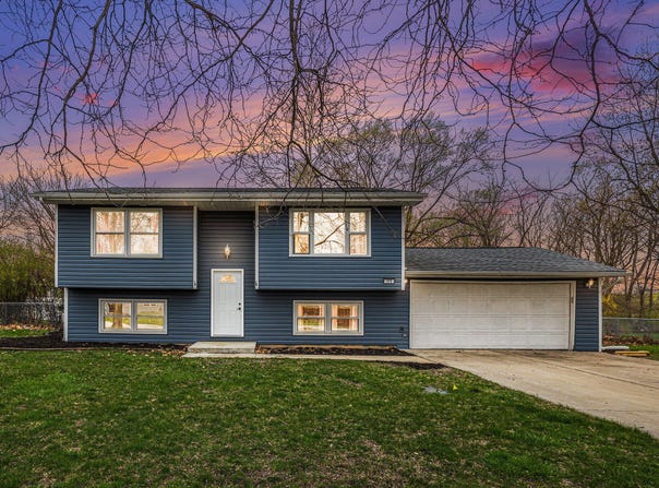315 Walnut Lane, Crown Point, IN 46307