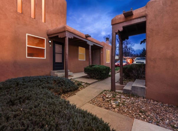 2382 Camino Capitan, Santa Fe, NM 87505