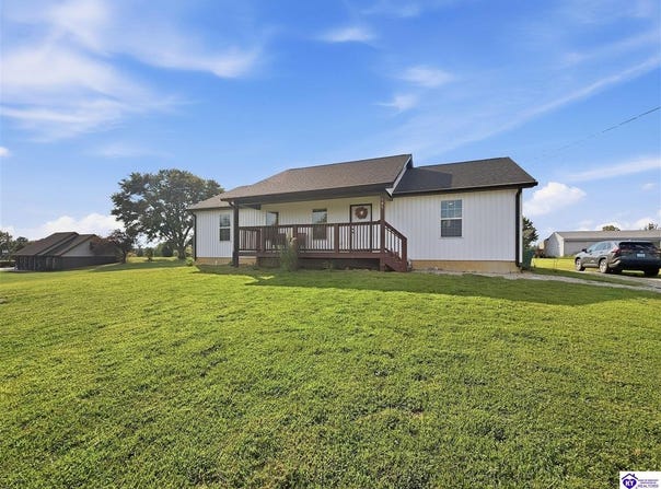 151 Thad Redmon Road, Payneville, KY 40157