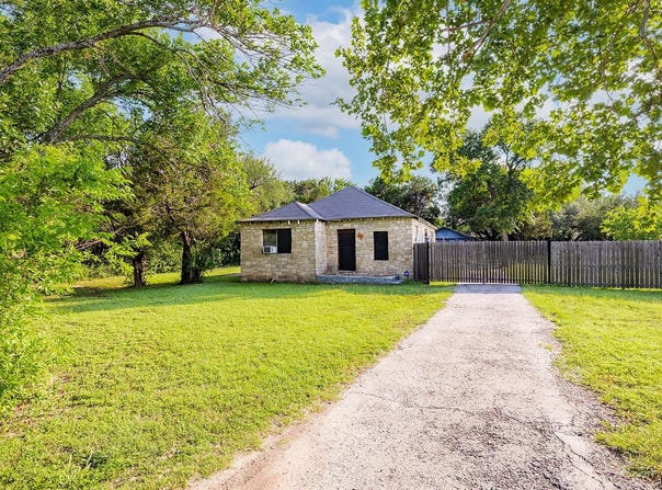 1401 High Chaparral DR, Leander, TX 78641
