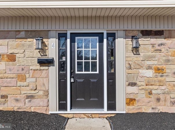 4 TRAYNOR LANE, WILLINGBORO, NJ 08046