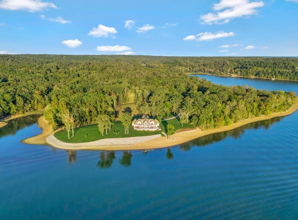 572 Eagle Shore Drive, Dover, TN 37058