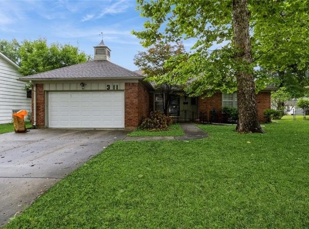311 HAWTHORNE Drive, Belton, MO 64012