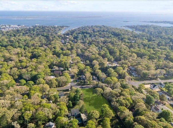 115 BAY AVE E, Hampton Bays, NY 11946