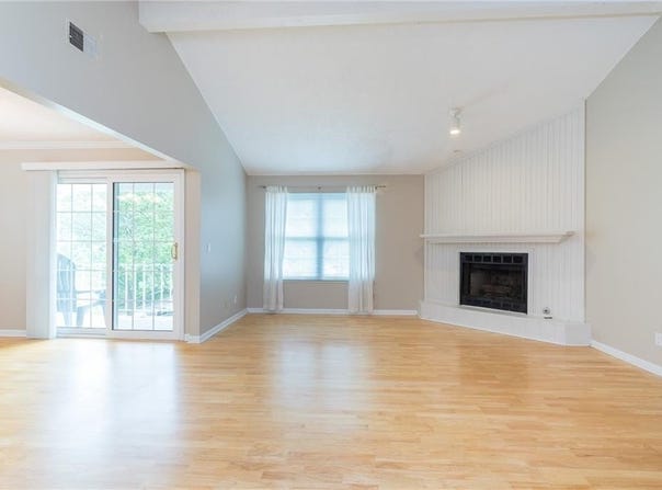 11306 Oak Street, Kansas City, MO 64114