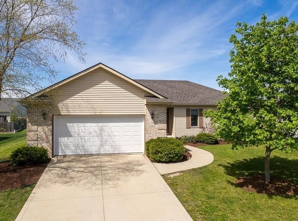 5406 Bear Creek Pass, Auburn, IN 46706