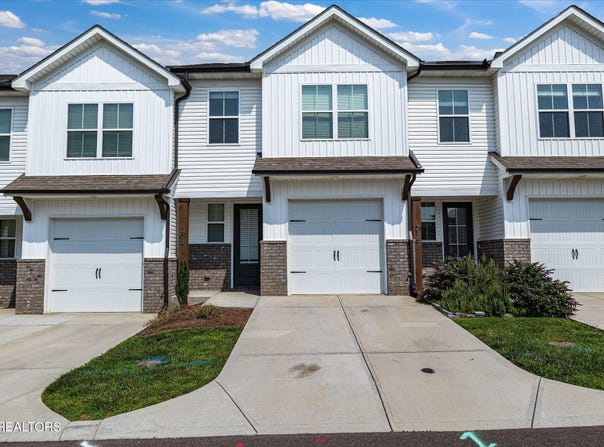 205 Harper Village Way, Lenoir City, TN 37771