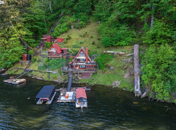 1901 LOON LAKE Rd, Reedsport, OR 97467