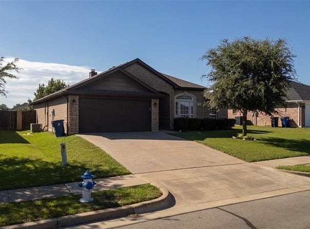944 Thistle Meade, Burleson, TX 76028