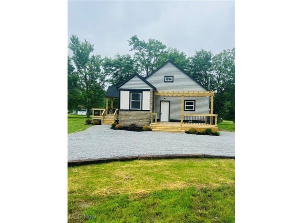 6201 Peck Road, Ravenna, OH 44266