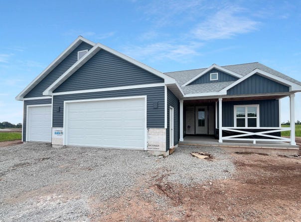 2671 LAWRENCE Lane, NEENAH, WI 54956-4403