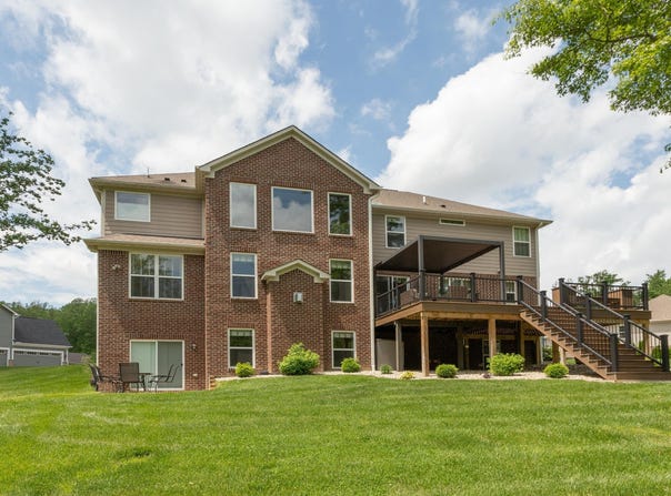 1527 Canyon Oak Lane, Columbus, IN 47201