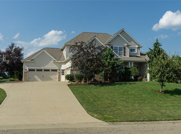 9273 Hunters Chase Street NW, Massillon, OH 44646