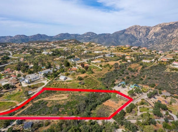 15634 Broad Oaks Rd, El Cajon, CA 92021