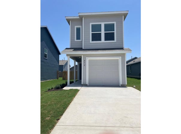 252 Ammolite LN, Maxwell, TX 78666
