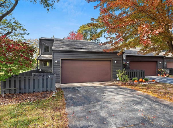 65 WEBSTER HEIGHTS Drive, GREEN BAY, WI 54301