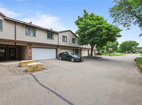 8557 Maplebrook Parkway N, Brooklyn Park, MN 55445