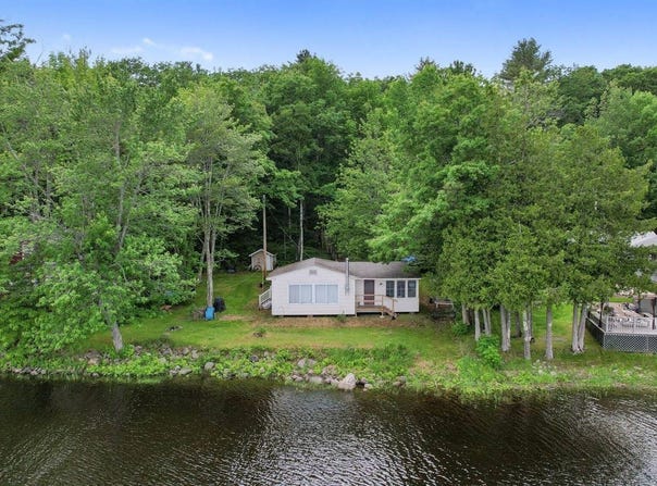 19 Davis Lane, Burnham, ME 04922