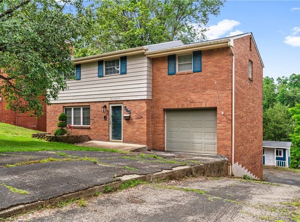 765 Brafferton Dr, Mt Lebanon, PA 15228