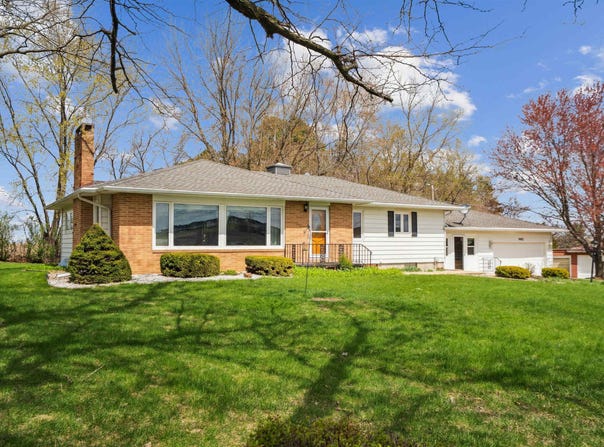 9902 University Avenue, Cedar Falls, IA 50613