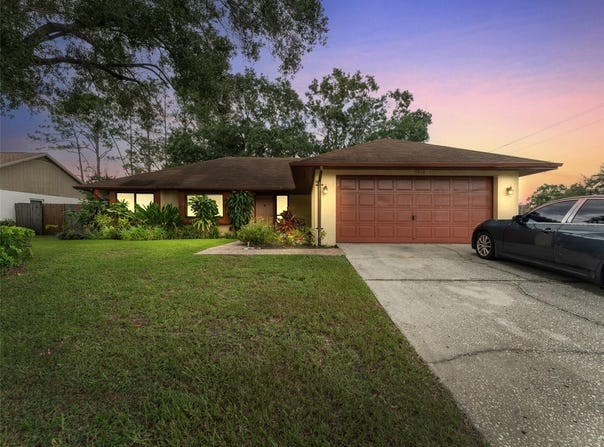5010 PENNSBURY DRIVE, TAMPA, FL 33624