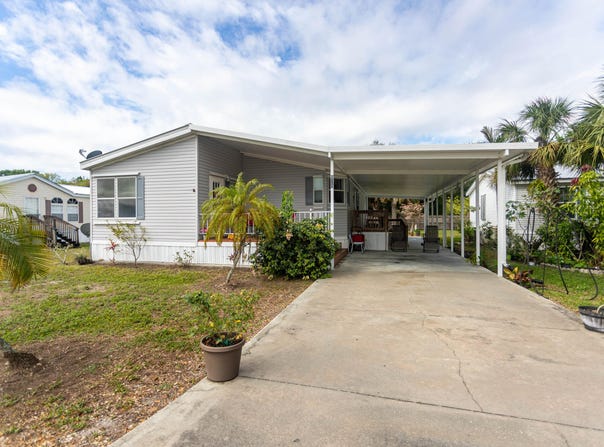 925 Yacht Club Way NW, Moore Haven, FL 33471