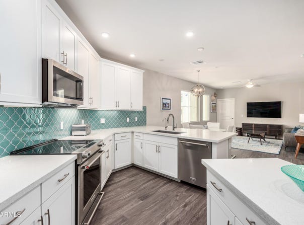 2511 W QUEEN CREEK Road, Chandler, AZ 85248