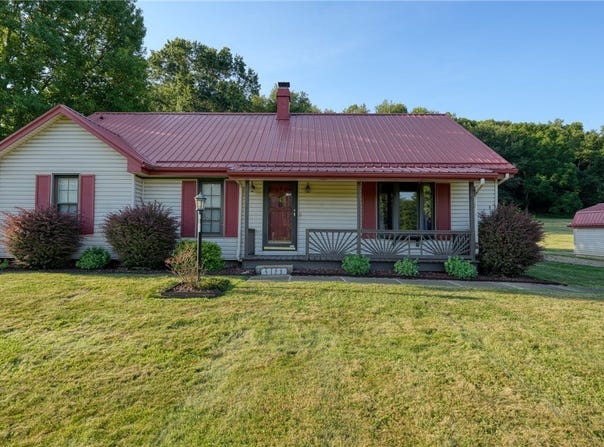 9123 Eckelberry Road, Cambridge, OH 43725