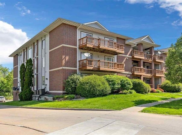 534 West Side Dr, IowaCity, IA 52246