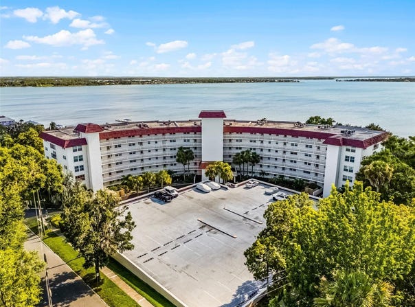601 N MCDONALD STREET, MOUNT DORA, FL 32757