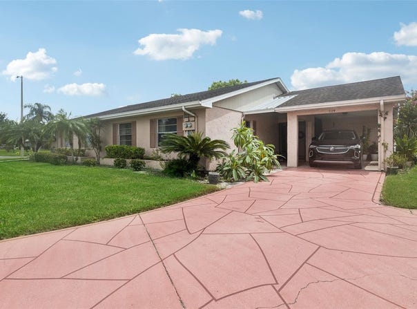 329 GRAYSTON PLACE, SUN CITY CENTER, FL 33573