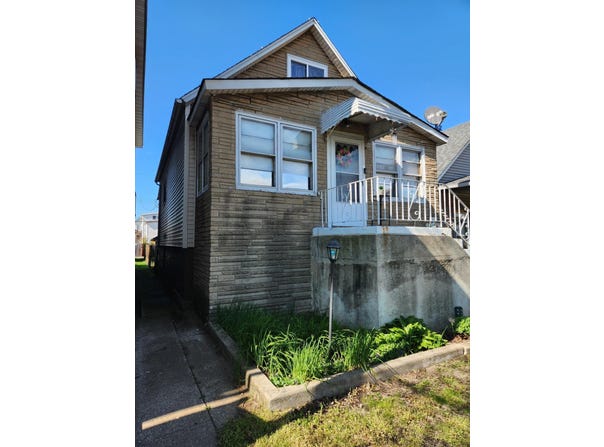 1525 121st Street, Whiting, IN 46394