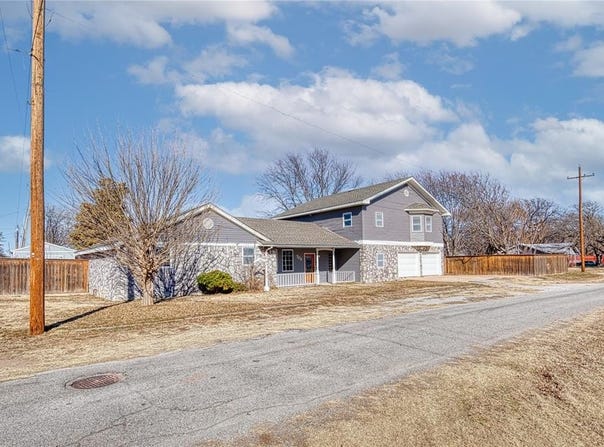 705 W 7th Street, Erick, OK 73645