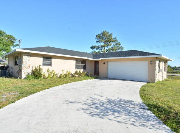 569 SE Fallon Drive, Port Saint Lucie, FL 34983