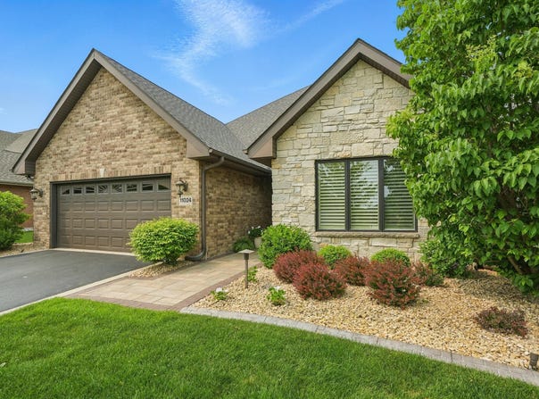11024 Lake Central Drive, St. John, IN 46373