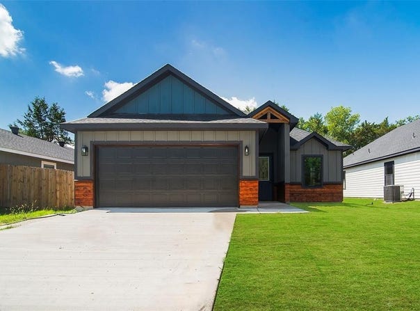 203 W Elm Street, Whitewright, TX 75491