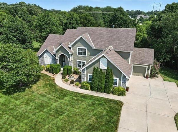 1789 Red Oak Court, Liberty, MO 64068