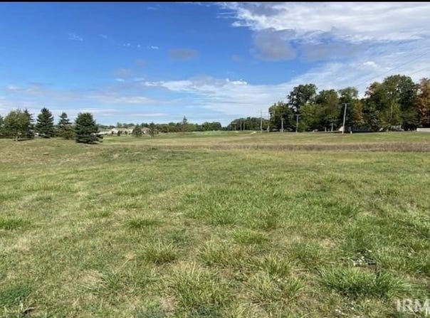 1306 Troon Court, Auburn, IN 46706